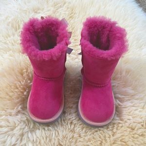UGG toddler Classic Bailey Bow Boot, size 6